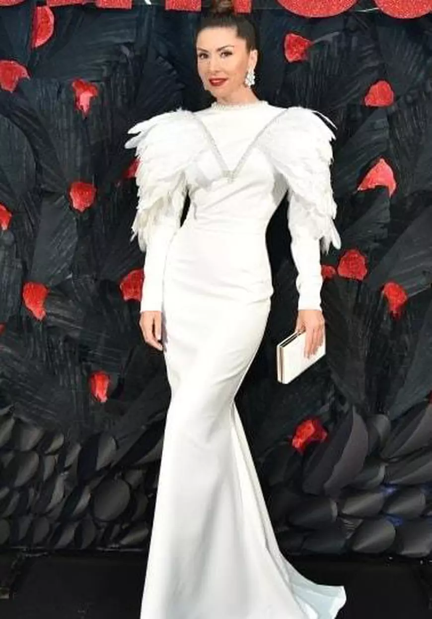 Carmen Brumă, comentată de Iulia Albu. "Dacă Moș Crăciun ar face casting pentru o nouă nevastă, s-ar califica desigur"