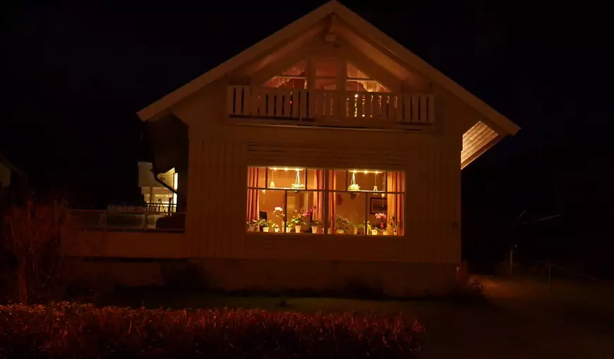 Alexandru Cuc, primul român care a ajuns în Skjervøy, Norvegia. Casă tipic norvegiană