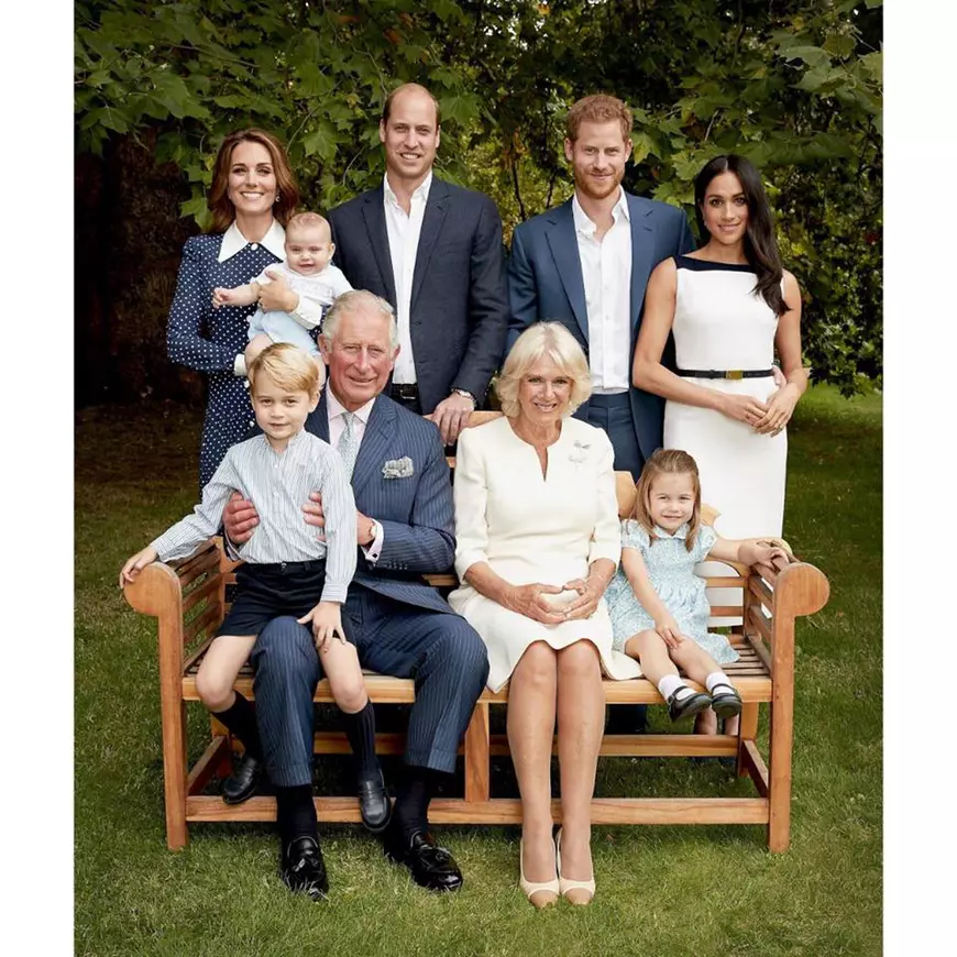 Prințul Charles împlinește astăzi 70 de ani. Fotografii superbe de familie publicate de Buckingham Palace
