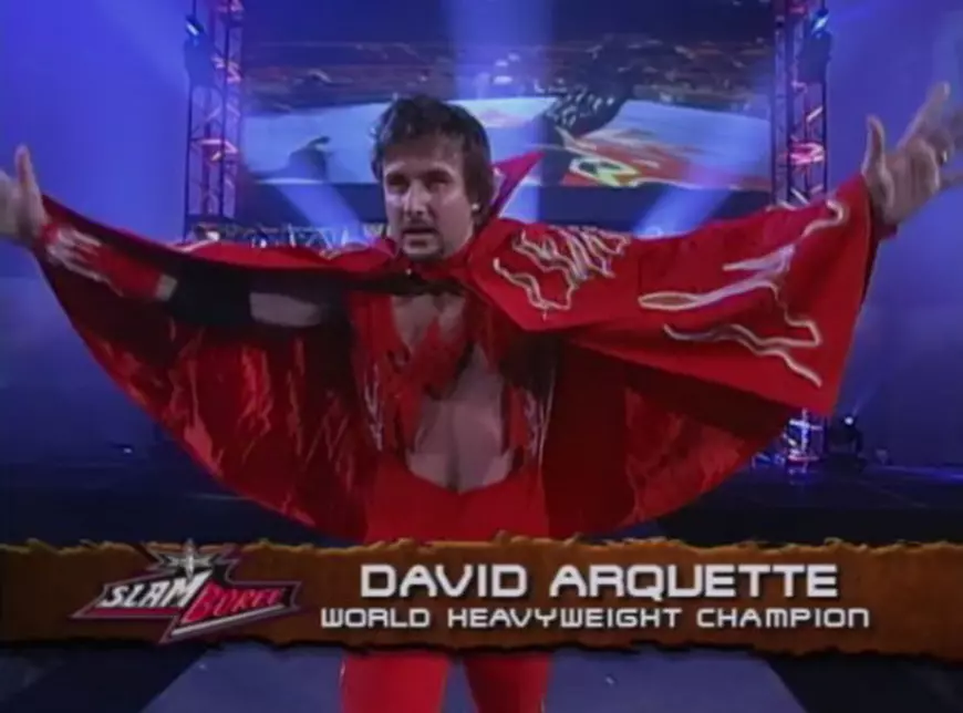 Actorul David Arquette, bătut măr într-un meci de wrestling. A ajuns la spital, la un pas de moarte, cu răni grave. Scene interzise minorilor | FOTO&VIDEO