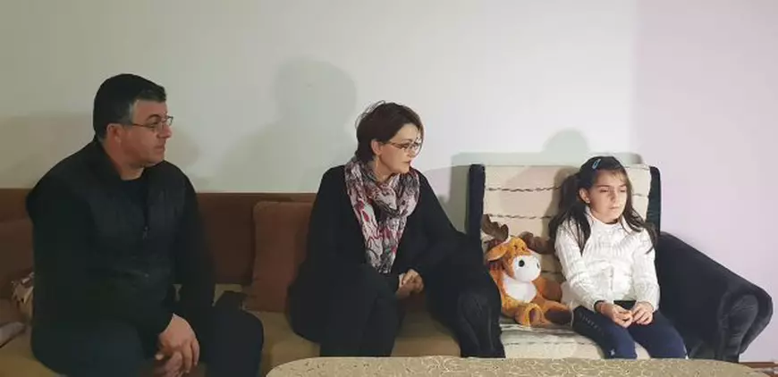 Halucinant! O fetiță de 8 ani din Buzău este amenințată cu executarea silită de spitalul care a îngrijit-o în urmă cu cinci ani