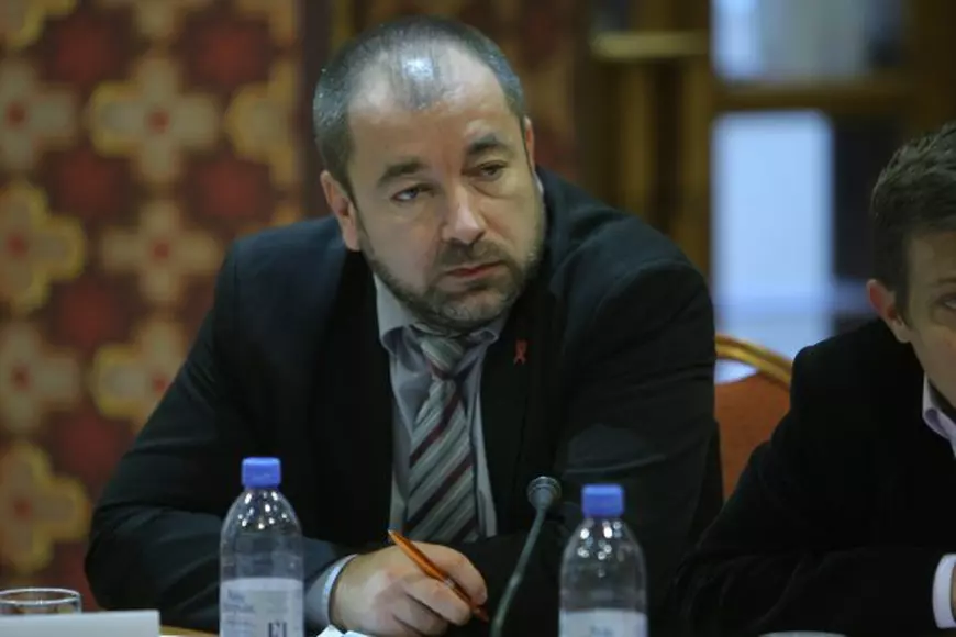 Zeci de pacienți cu HIV, nevoiți să-și întrerupă tratamentul din lipsa medicamentelor. Strigătul unui pacient care spune că statul l-a condamnat la moarte: "Simți că nu mai ai viață!"
