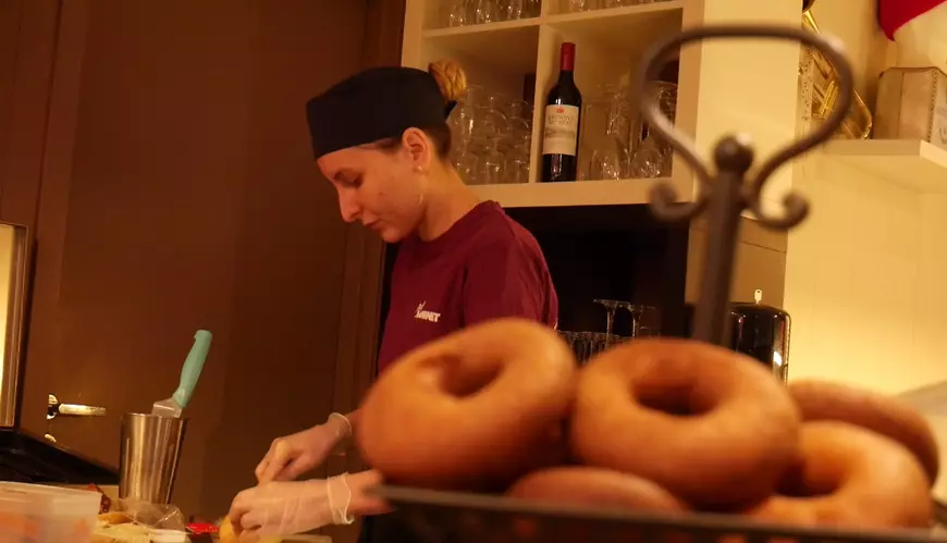 REPORTAJ/Mica Românie de la Cercul Polar. Roxana a terminat Dreptul în ţară, iar acum e în clasa întâi în Skjervøy, Norvegia - VIDEO