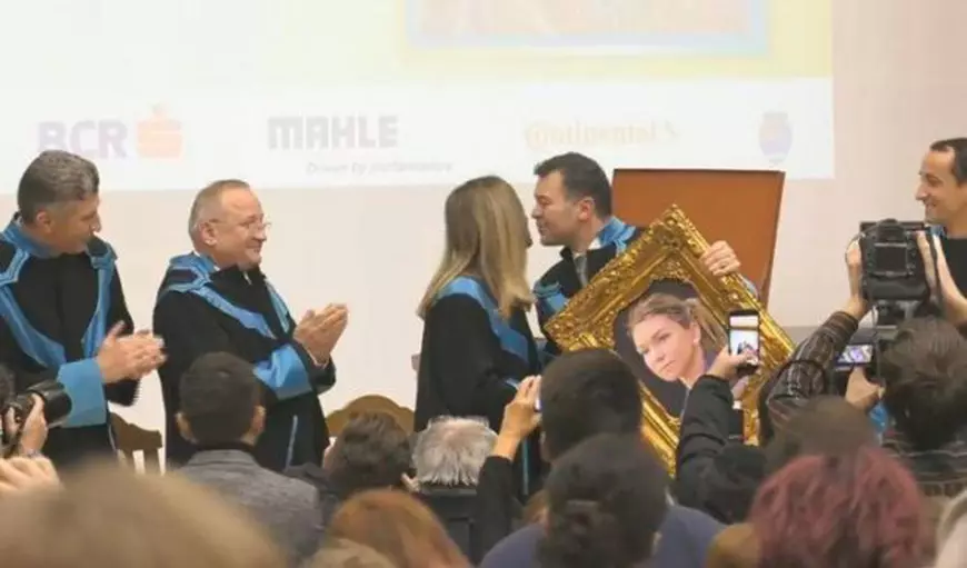 Simona Halep este Doctor Honoris Causa al Universității de Vest Timișoara. Liderul WTA a primit în dar un tablou!