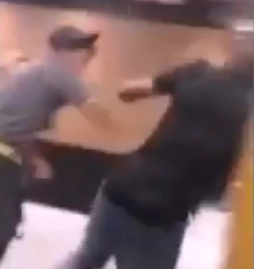 Un angajat dintr-un restaurant McDonalds a bătut un client