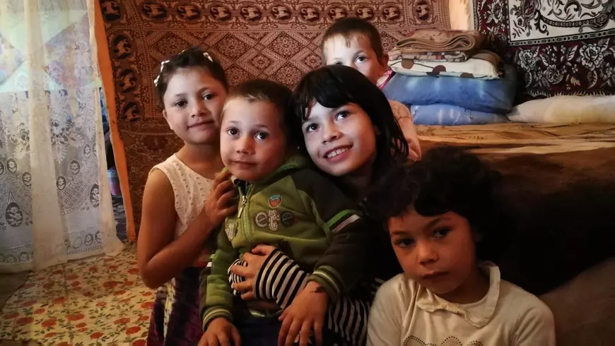 VIDEOREPORTAJ/ Campania Libertatea „Centenar Solidar” a început. Opt copii, o cameră, nici o jucărie, dar multe visuri