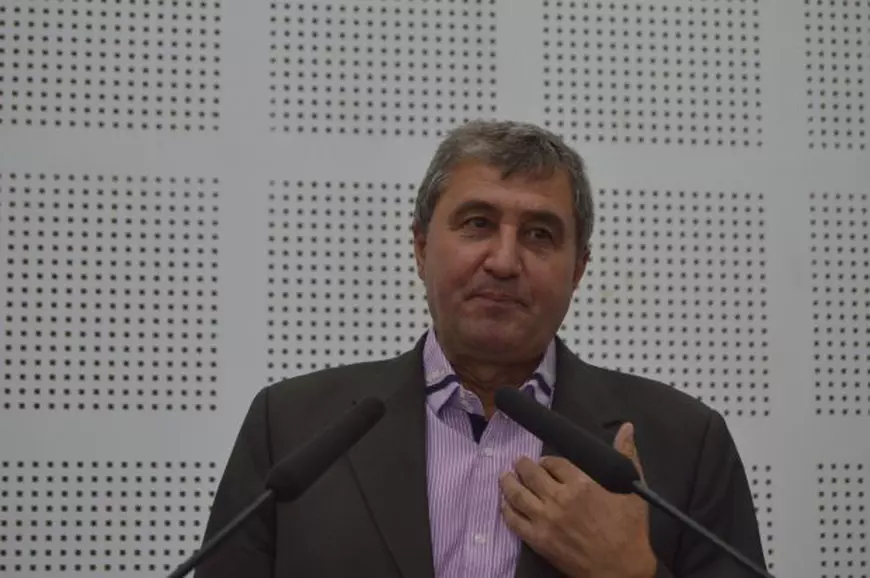 Ce le-a propus un șef PSD din Vaslui celor 200 de directori de școală din județ: "Fiecare unitate să aibă un teren de tenis de câmp. Eu am învățat tenis de la Năstase și Țiriac"