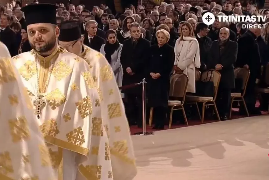 Viorica Dăncilă a mers cu soțul ei la sfințirea Catedralei Mânturiii Neamului. Ce a răspuns când a fost întrebată când se fac investiții în sănătate