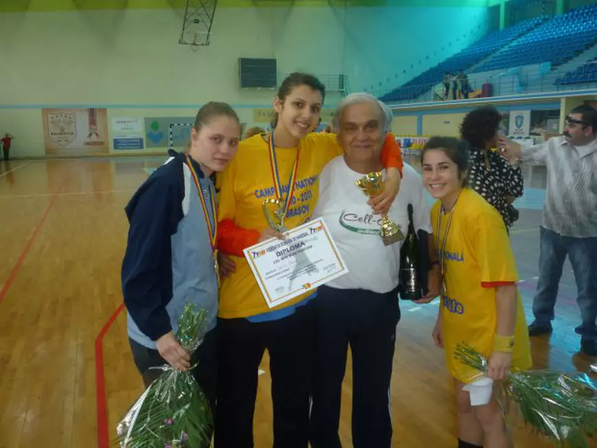 Denisa Dedu, matematicianul din poarta naționalei de handbal a României: ”Calculez mai repede traseele șuturilor adversarelor”