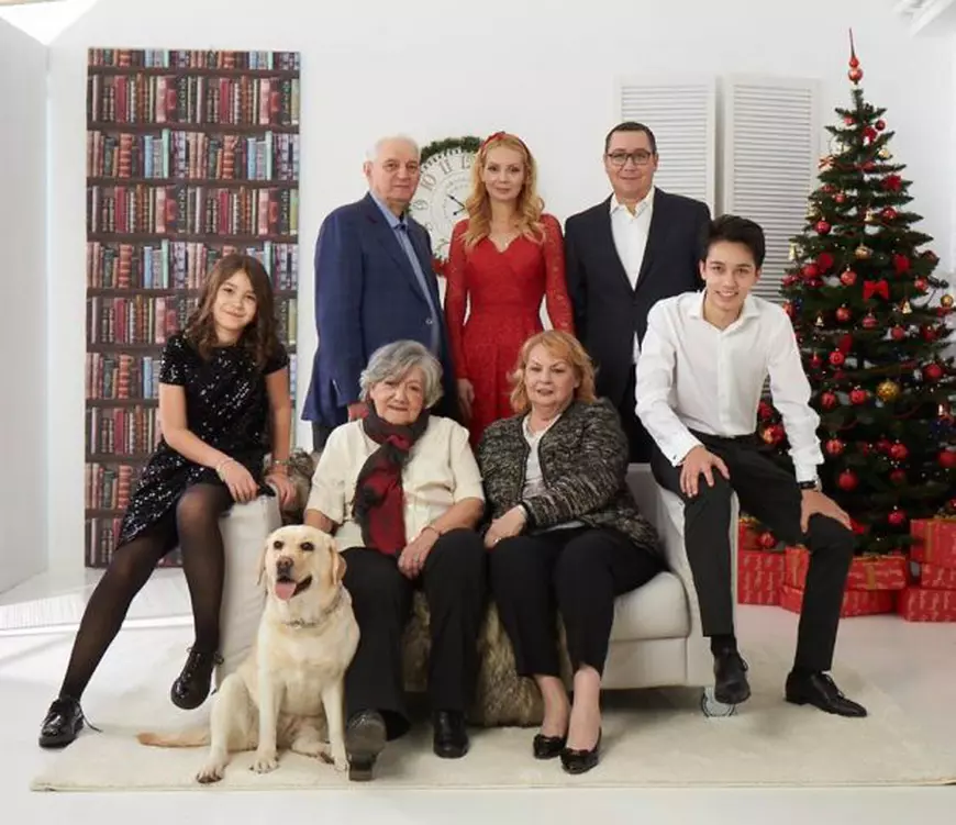 Urările politicienilor, de Crăciun. Fotografii cu familia şi clipuri video pe Facebook
