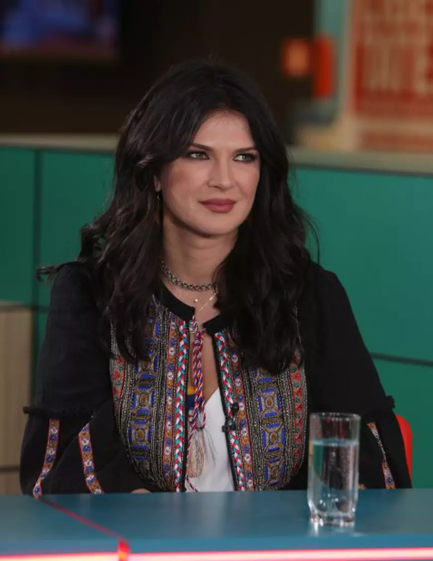 După ce s-a școlit la Hollywood, Monica Bârlădeanu fură meserie și de la regizorii români!