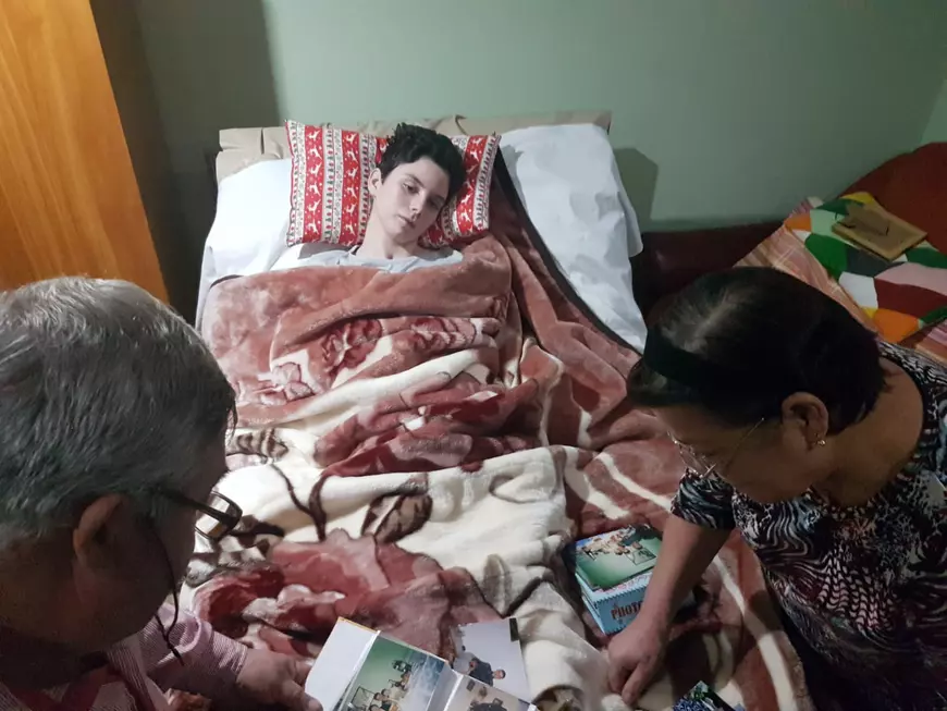 EXCLUSIV/ ”Poliția nu m-a căutat niciodată în trei ani!”. Libertatea l-a găsit în Anglia pe tânărul care a văzut cum comisarul a lovit-o pe Ana pe zebră. Șoferul-comisar s-a dus acasă la tatăl acestuia, și el martor, ca să-i influențeze! 