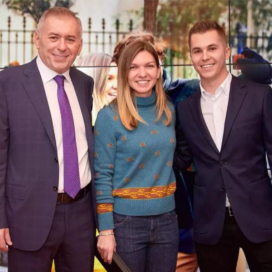 Cine este tânărul alături de care s-a fotografiat Simona Halep. E plin de bani, dar s-a născut talent și a murit speranță în tenis