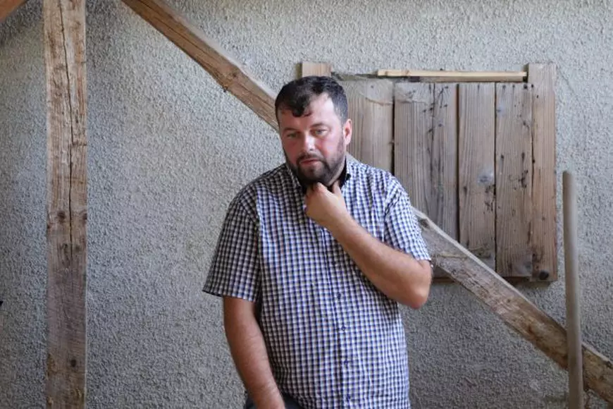 Un altfel de Dorel: Meşterul şindrilar care lucrează ca acum 100 de ani