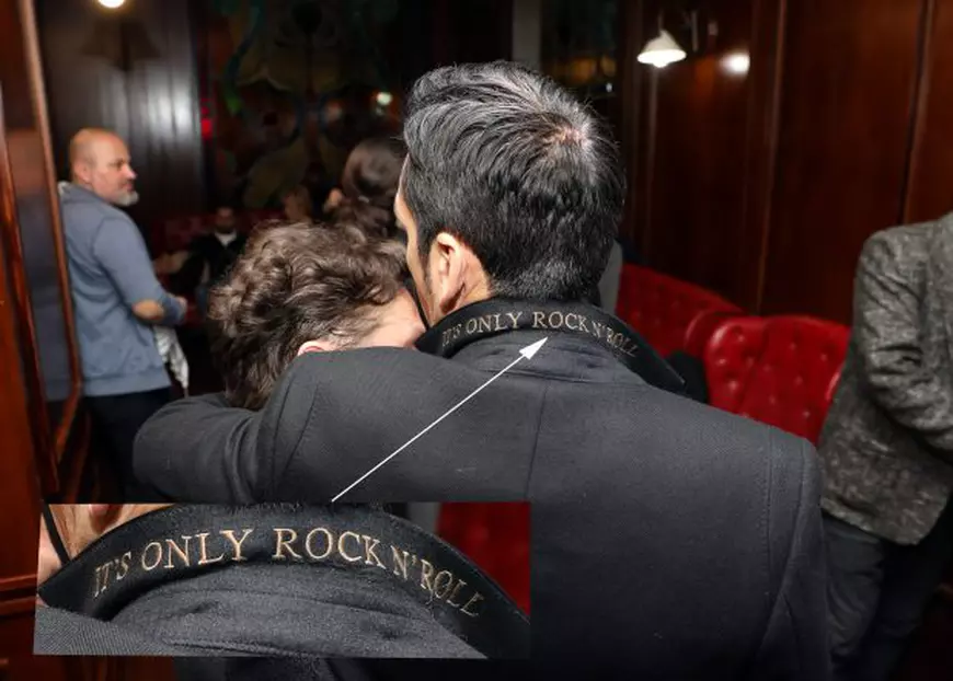 Paltonul lui Bănică jr, cu rock'n'roll sub guler 