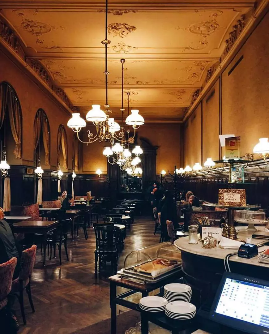 La ce scenă a asistat Daniel Buzdugan într-o cafenea din Viena. "La București, imaginea e totul"