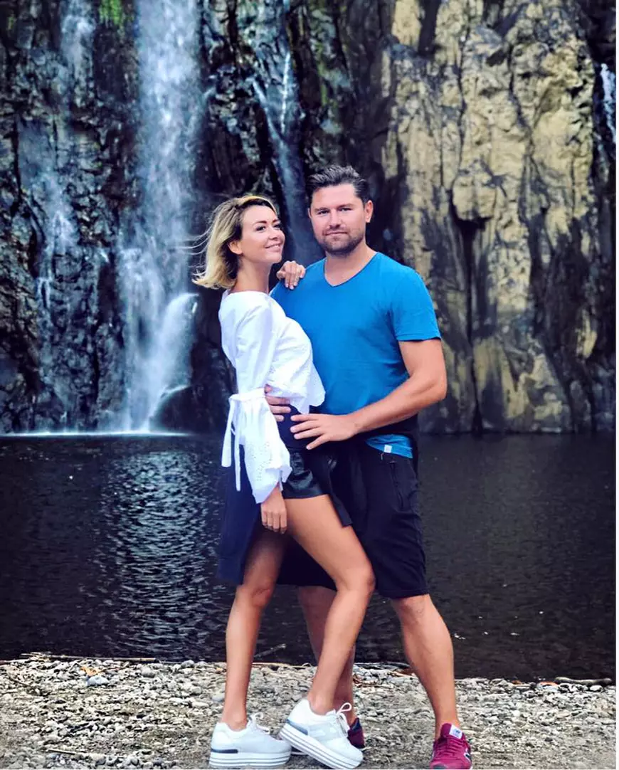 Denisa de la Bambi, fără inelul de logodnă. Ce a răspuns când a fost întrebată dacă s-a despărțit de iubit