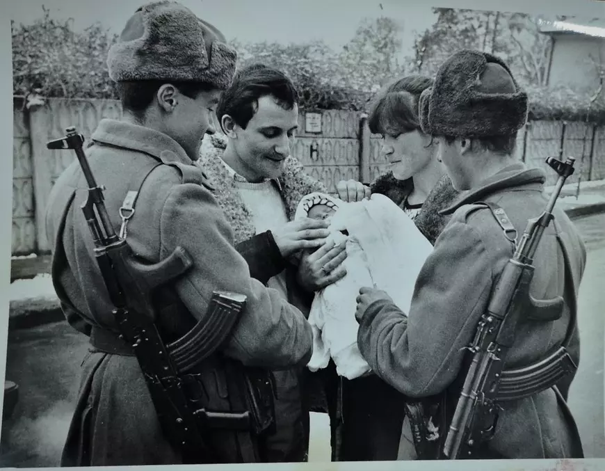 COPIII REVOLUȚIEI. Victoria Chiticariu a văzut lumina zilei pe 20 decembrie 1989, la Timișoara, iar nașterea ei a fost anunțată în balconul Operei
