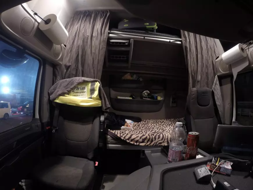 VIDEO / Crăciun româno-maghiar într-un TIR irlandez. O săptămână, trei țări, 1.350 de kilometri pe autostrăzi, 600 pe mare