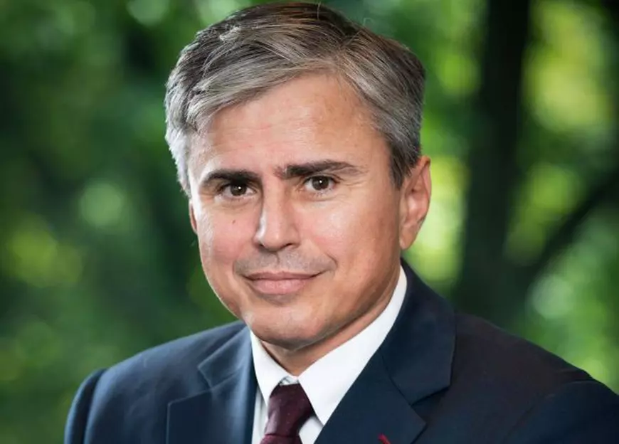 Un avocat demonstrează de ce taxa pe ROBOR este greșită: Gabriel Biriș, fost secretar de stat în Ministerul Finanțelor, susține că dobânda variabilă este un instrument recent prin care băncile împart cu clienții atât beneficiile, cât și riscurile. Gabriel Biriș