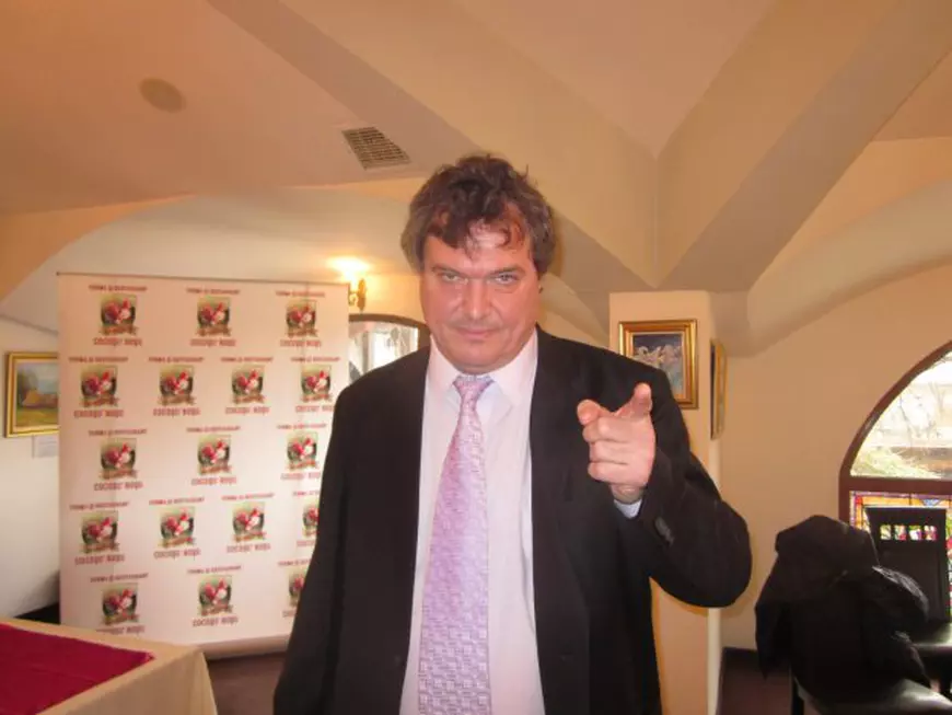 Dinamo a ajuns ținta ironiilor: ”E o clonă!”. Și antrenorul Mircea Rednic a fost luat în colimator