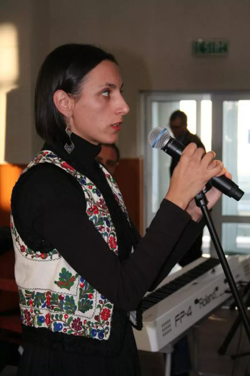 FOTO/ Peste 150 de deținuți ai Penitenciarului Vaslui au plâns și au cântat la un spectacol de colinde