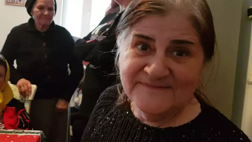 VIDEO / Sărbătorile de iarnă pe vremea bunicilor: se cânta Sorcova în bulgară, iar părinții ascundeau cadourile în coșurile de rufe. "S-a pierdut povestea"