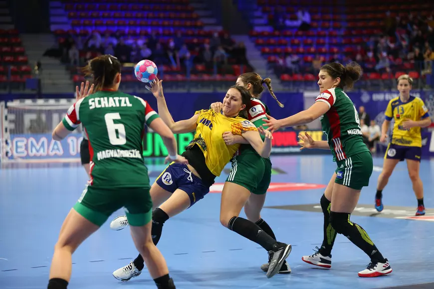 UPDATE | România a pierdut cu Ungaria, dar s-a calificat în semifinalele Euro 2018 de handbal feminin. Ambros a luat foc