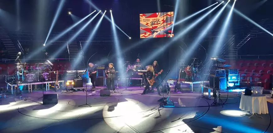 Iris, Compact B, Proconsul și Antract, plătiți de primărie pentru un spectacol ținut cu sala goală