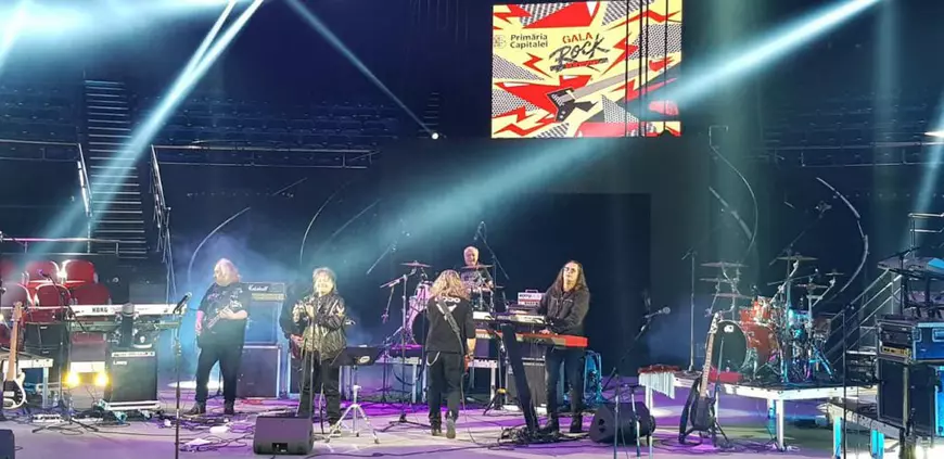 Iris, Compact B, Proconsul și Antract, plătiți de primărie pentru un spectacol ținut cu sala goală