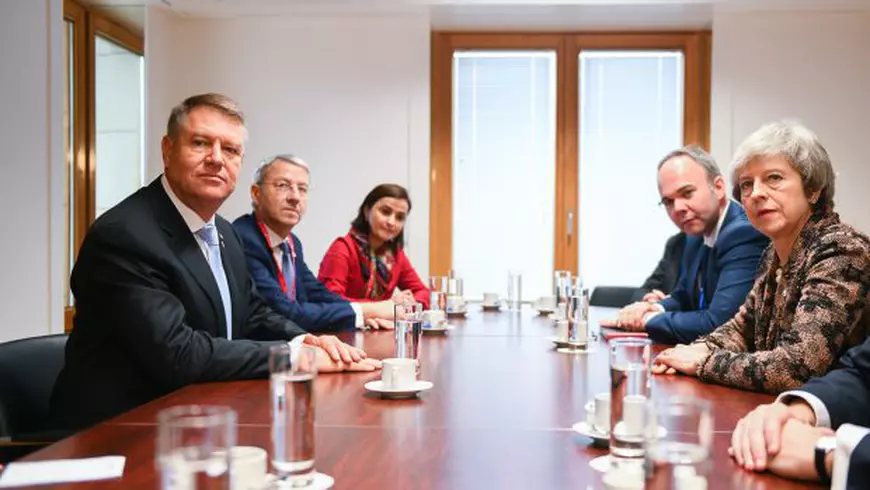Klaus Iohannis s-a întâlnit cu premierul britanic Theresa May, la Bruxelles. Discuţii despre românii din Regat, în contextul Brexit