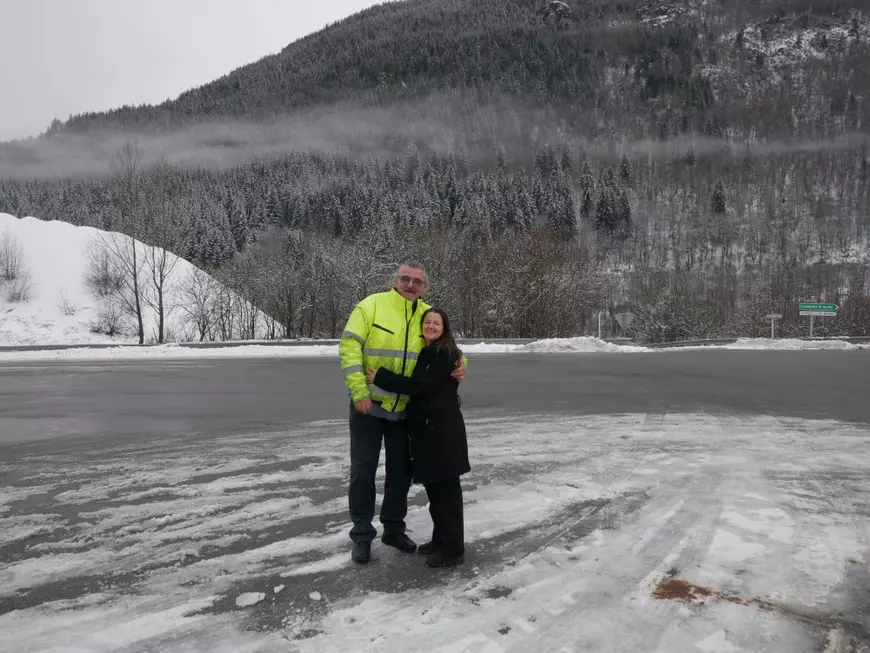 VIDEO / Crăciun româno-maghiar într-un TIR irlandez. O săptămână, trei țări, 1.350 de kilometri pe autostrăzi, 600 pe mare