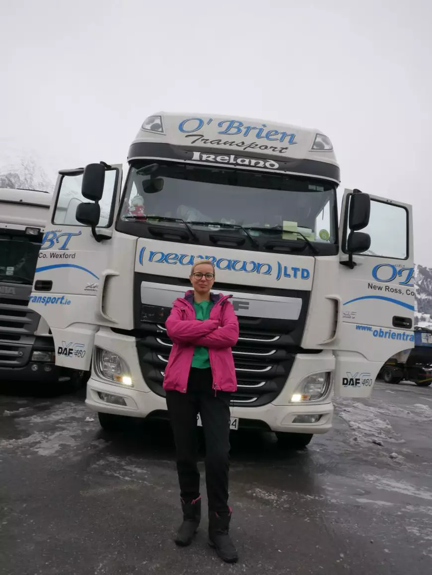 VIDEO / Crăciun româno-maghiar într-un TIR irlandez. O săptămână, trei țări, 1.350 de kilometri pe autostrăzi, 600 pe mare