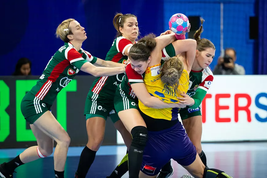 UPDATE | România a pierdut cu Ungaria, dar s-a calificat în semifinalele Euro 2018 de handbal feminin. Ambros a luat foc