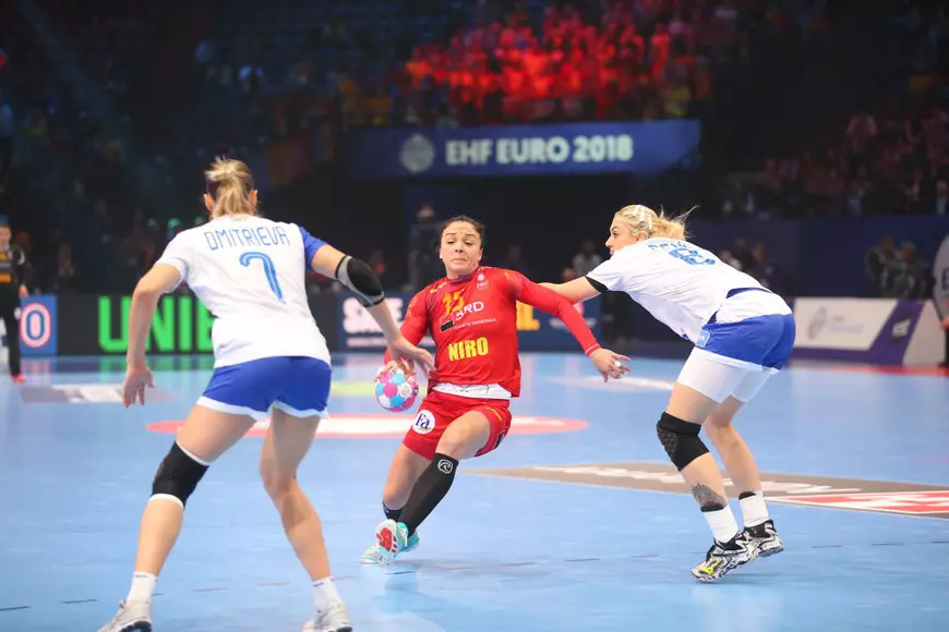 România - Rusia 22 -28. Tricolorele au pierdut fără drept de apel în semifinalele Euro 2018 de handbal feminin. Duminică, finala mică pentru bronz | VIDEO&GALERIE FOTO