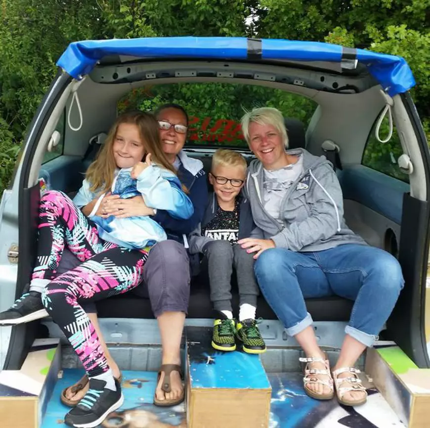 Sărbători de coșmar pentru copiii unui cuplu de lesbiene din Marea Britanie