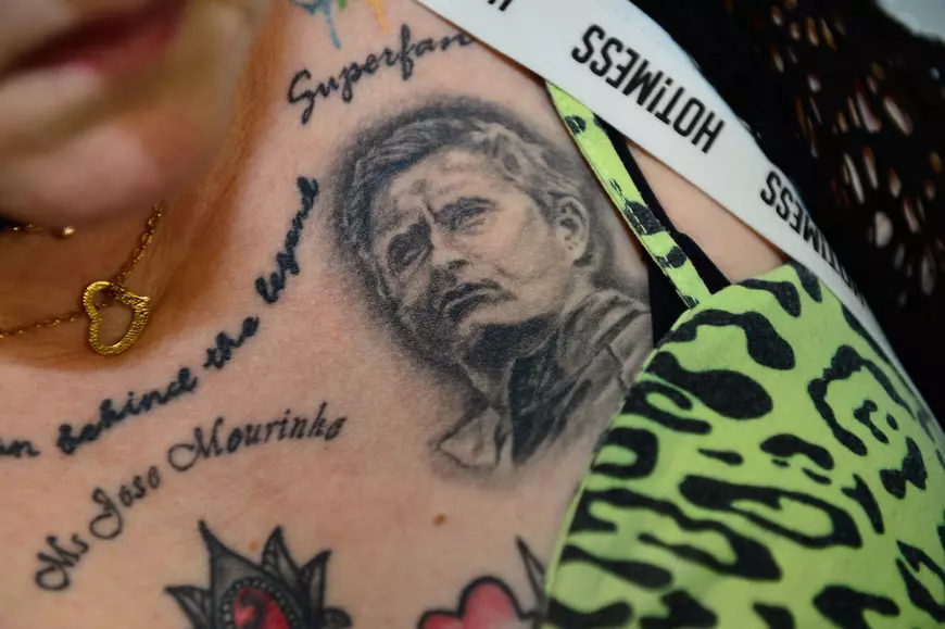 Demiterea lui Mourinho a afectat-o cel mai mult pe o englezoaică de 60 de ani | GALERIE FOTO