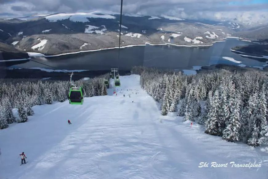 VIDEO/S-a deschis, în sfârșit, pârtia Transalpina, cea mai spectaculoasă din țară! Ce probleme a avut administratorul în ultimele două săptămâni
