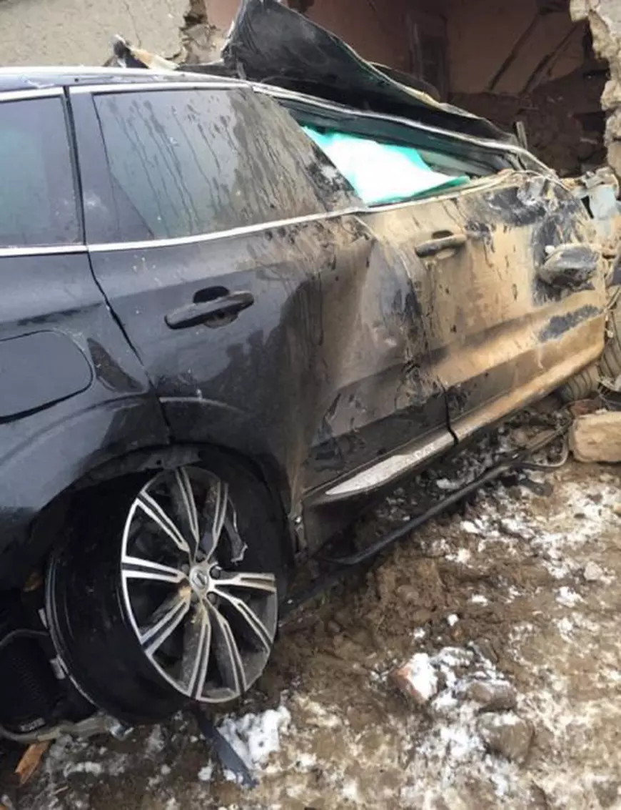 Un tânăr a murit după ce a intrat cu mașina într-o casă din Maramureș