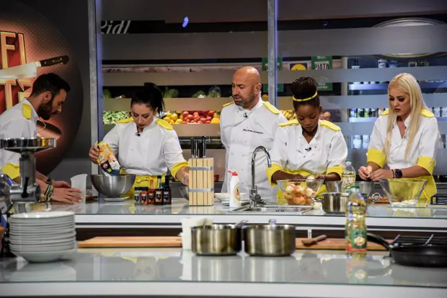 Se încing spiritele la “Chefi la cuțite”. “El este cel mai “șmecher”. Noi toți suntem niște fraieri!”