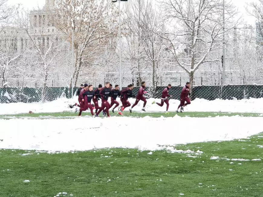 Rapidiștii s-au reunit cu gândul la promovare. Antrenorul Daniel Pancu a condus prima ședință de pregătire din 2019 cu elevii săi, lideri în seria a doua a Ligii a treia