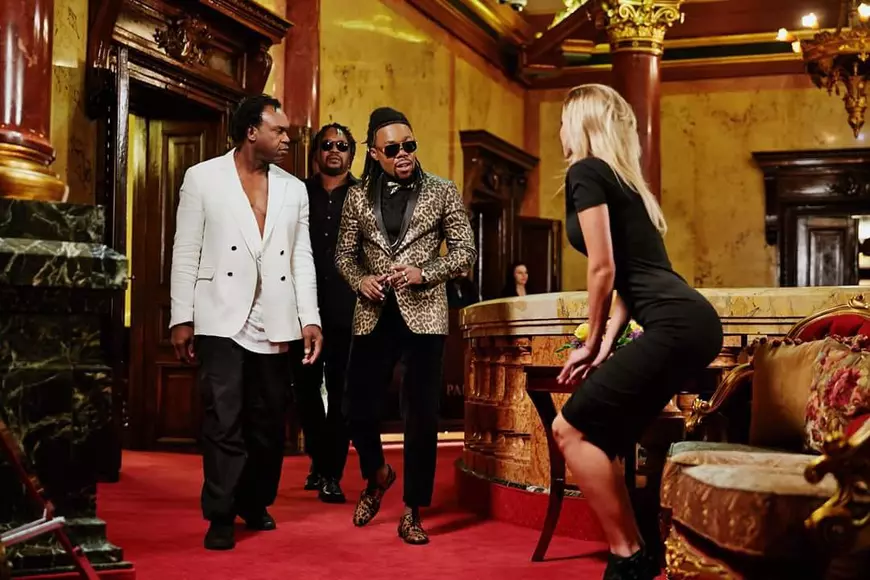 Dr. Alban, starul muzicii anilor ʼ90, trimitea pachete cu cafea și țigări în România, pe vremea lui Ceaușescu! Fratele lui era student la Medicină în Timișoara