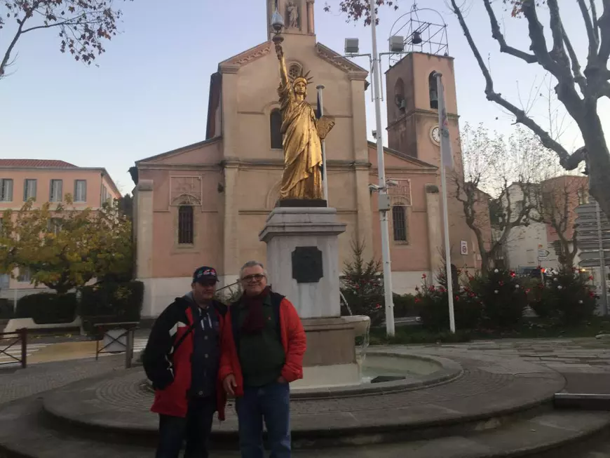 EXCLUSIV | "Ceaușescu" din Divertis e acum "ciotățean" de Provence. Libertatea l-a vizitat pe scriitorul Ioan T. Morar în „paradisul” unde s-a mutat pe termen nelimitat