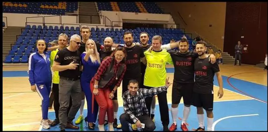 Un reputat antrenor suferă de o boală cumplită. Au jucat fotbal pentru a-l salva