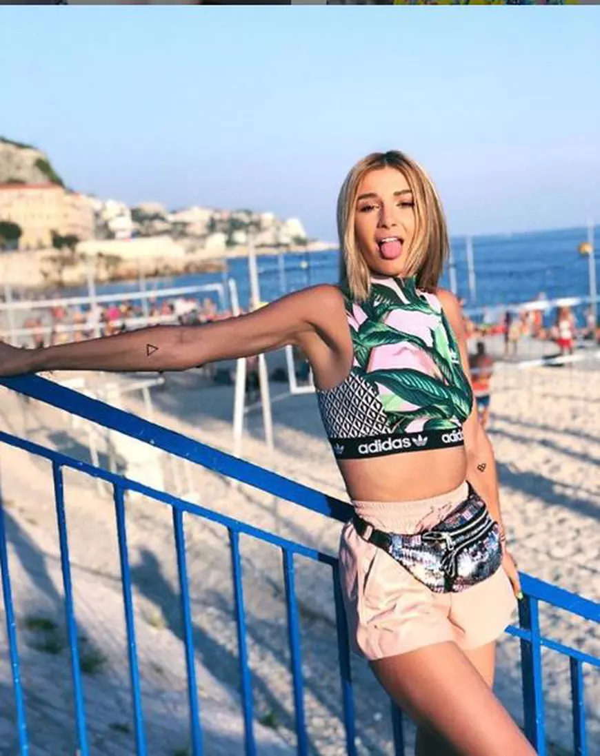 S-a golit scena, s-a umplut plaja! Delia, Dana Rogoz, Flavia, Lidia Buble, Matteo și Alina Eremia au plecat în vacanță în țările calde