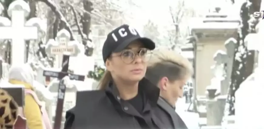 Lacrimi și durere la parastasul Ionelei Prodan. Astăzi ar fi fost ziua de nume a artistei de muzică populară