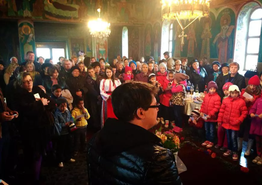 Shopping cu evlavie, în Țara Sfântă. Fuego s-a întors cu zeci de icoane, cruci sfințite și candele din Israel