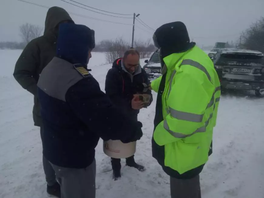 VIDEO&FOTO/ Traficul rutier spre Vama Albița, închis din cauza viscolului puternic. Vizibilitatea este sub 50 de metri