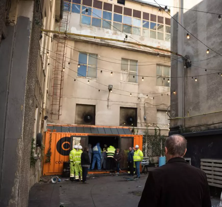 PROCESUL COLECTIV. Declaraţia unui martor: „M-am întors să-mi caut prietenii şi am văzut un morman de oameni căzuţi în uşa containerului. Erau cu mâinile întinse”