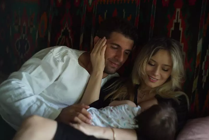 Din culisele mariajului Laurei Cosoi cu Cosmin Curticăpean. Ce i-a spus soțul la nici o săptămână după ce a născut